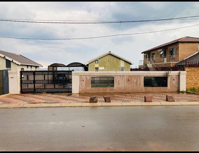 2 BEDROOM HOUSE FOR SALE IN PROTEA GLEN